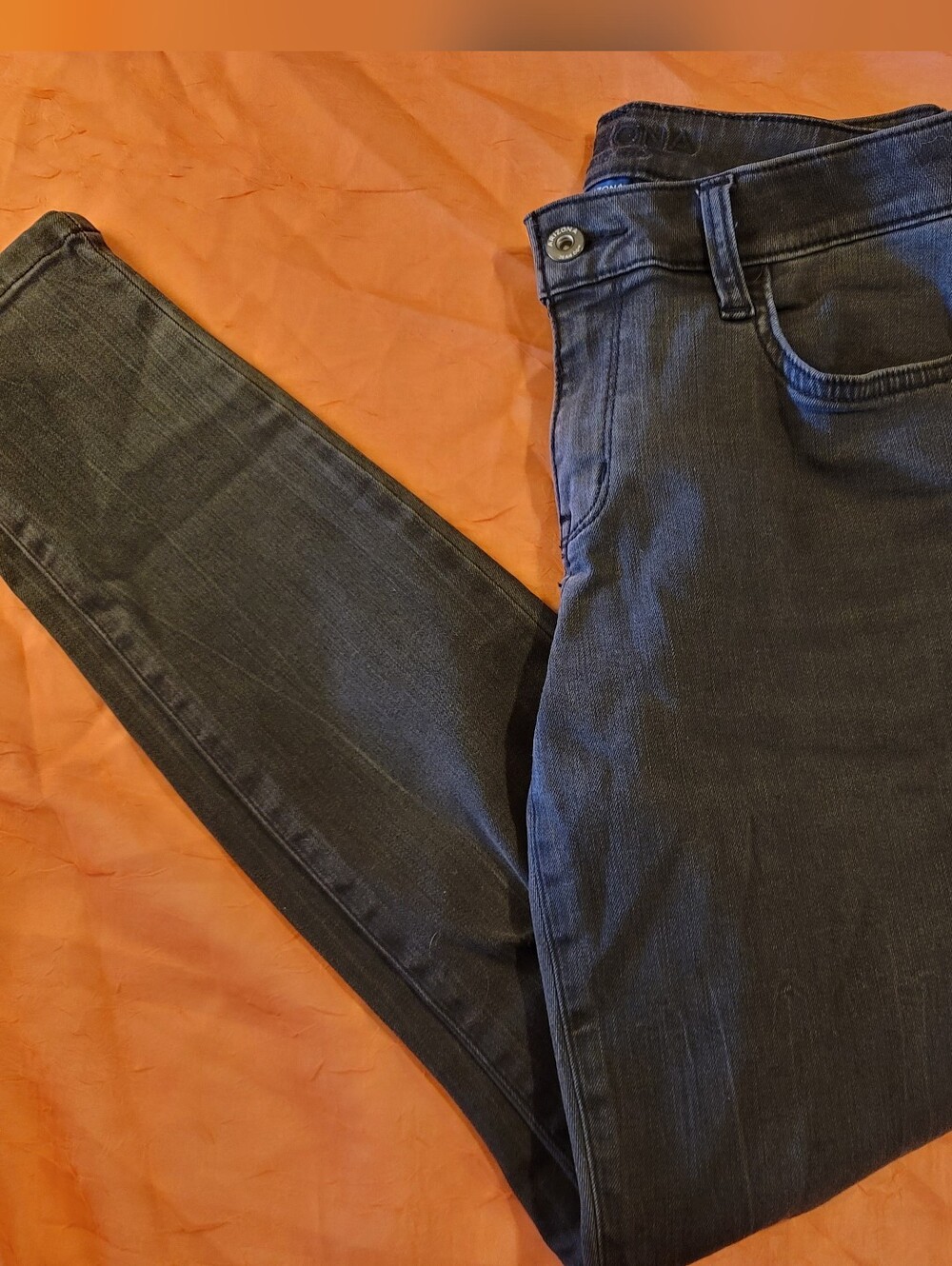 Women’s Black Distressed Skinny Jeans